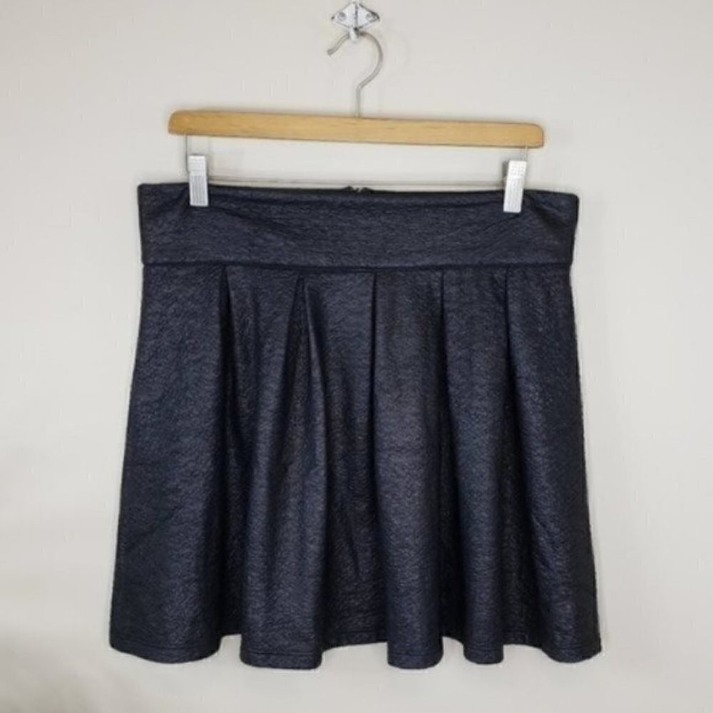 Freeway | Textured Black Pleated A-line Full Mini Skirt Women Size Large